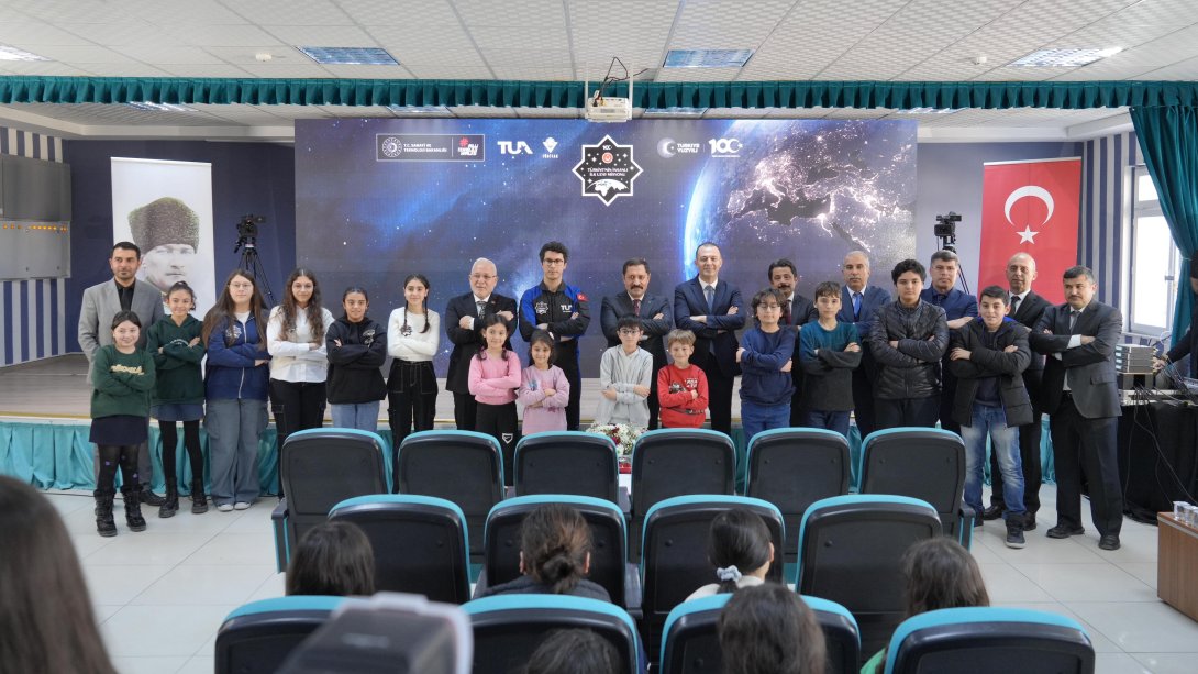 Öğrencilerimiz Türkiye'nin İlk Astronotu Alper Gezeravcı ile Görüştü