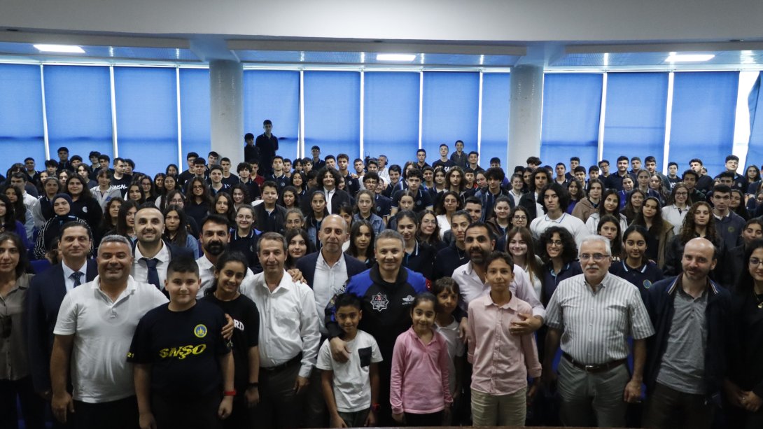 Türkiye'nin İlk Astronotu Alper Gezeravcı Hatay'da Öğrencilerle Buluştu