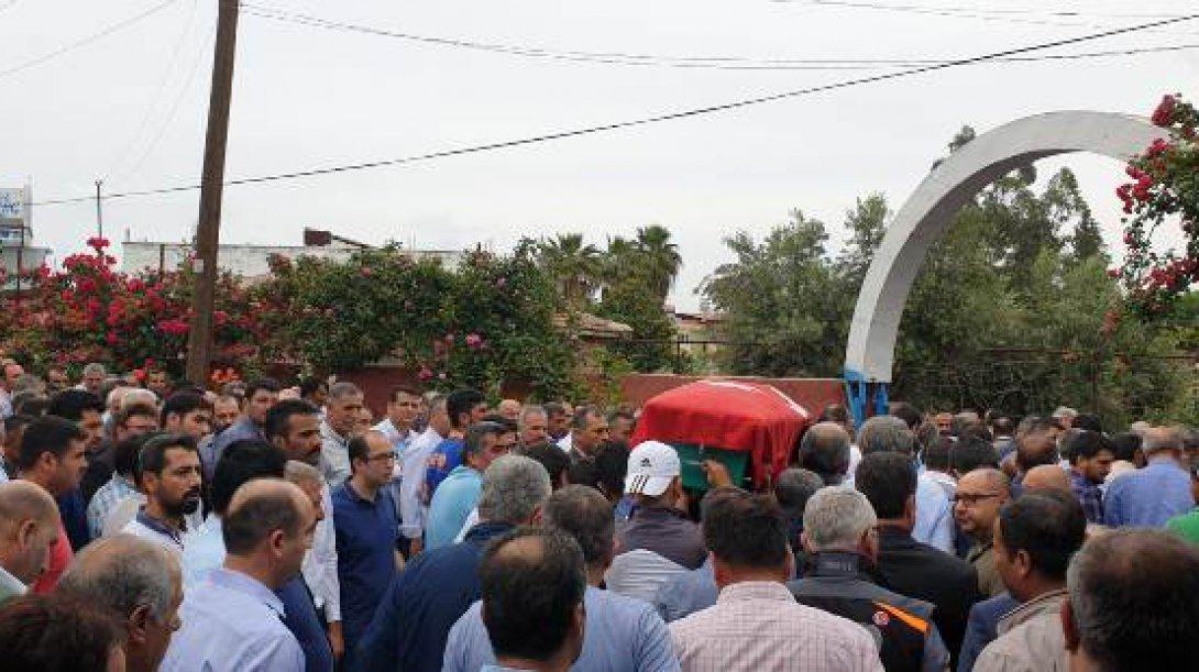 Vefat Eden Zeytin Dalı Eğitim Bölgesi Koordinatörü  Hulusi GÖÇER'in cenazesi Cuma Namazından sonra Defnedildi. 