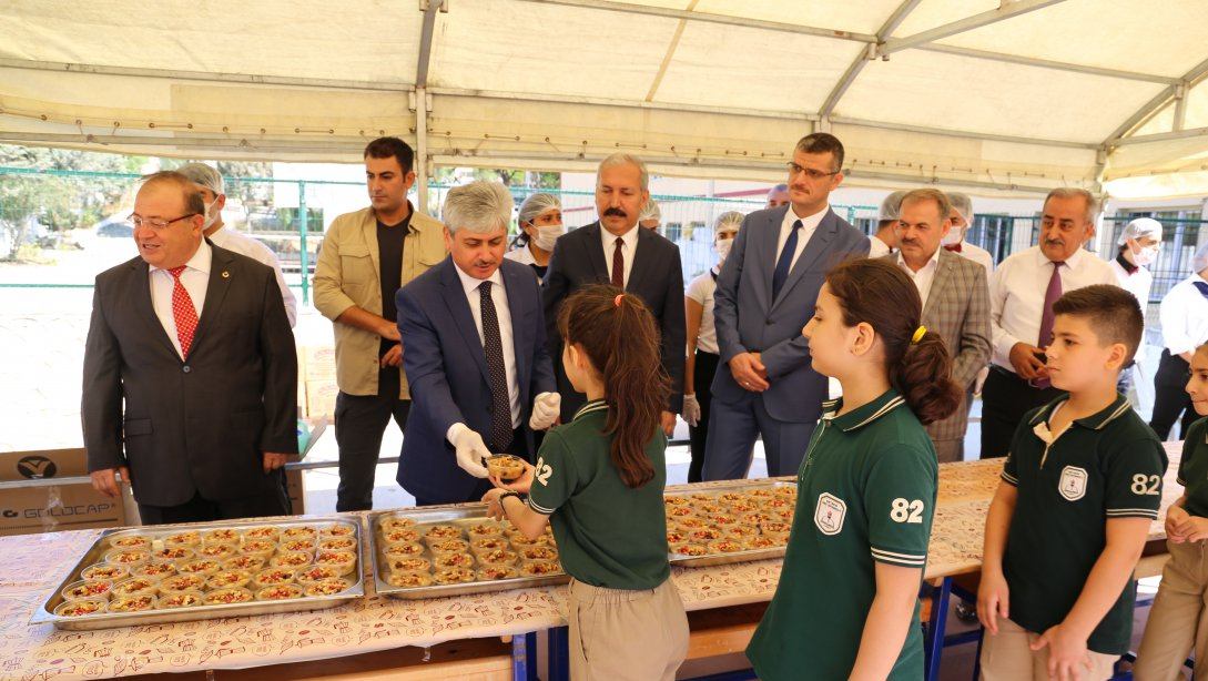 Antakya Gazi Ortaokulun'da Aşure Günü Etkinliği Düzenlendi.