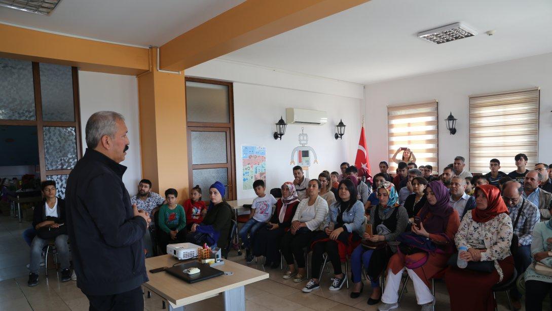 İl Milli Eğitim Müdürü Sayın Kemal KARAHAN  Payas İlçesinde STEM Merkezinde Toplantı Yaptı.