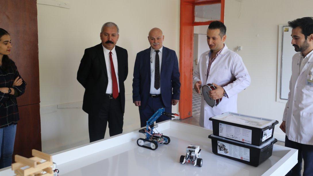 İl Milli Eğitim Müdürü Sayın Kemal KARAHAN,  Kırıkhan STEM ve Bilim Merkezini ziyaret etti.