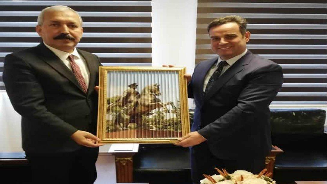 Kumlu Belediye Başkanı Sayın Mehmet DELİ,  İl Milli Eğitim Müdürü Sayın  KARAHAN'ı Ziyaret  Etti.