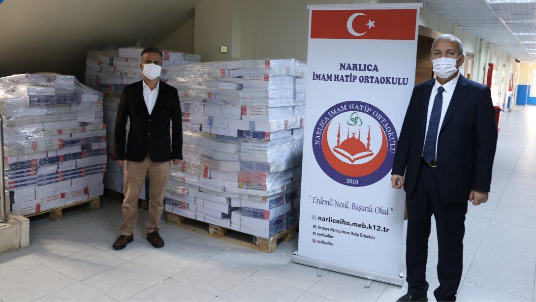İl Milli Eğitim Müdürü Sayın Kemal KARAHAN HATİM-DER tarafından karşılanan LGS ve YKS kitaplarının dağıtımını gerçekleştirdi.