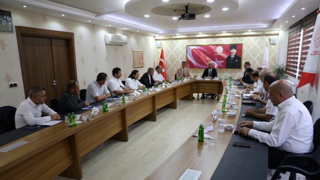 MEB Destek Hizmetleri Genel Müdürü Sayın Kemal KARAHAN İlçe Milli Eğitim Müdürleri Toplantısına Katıldı 